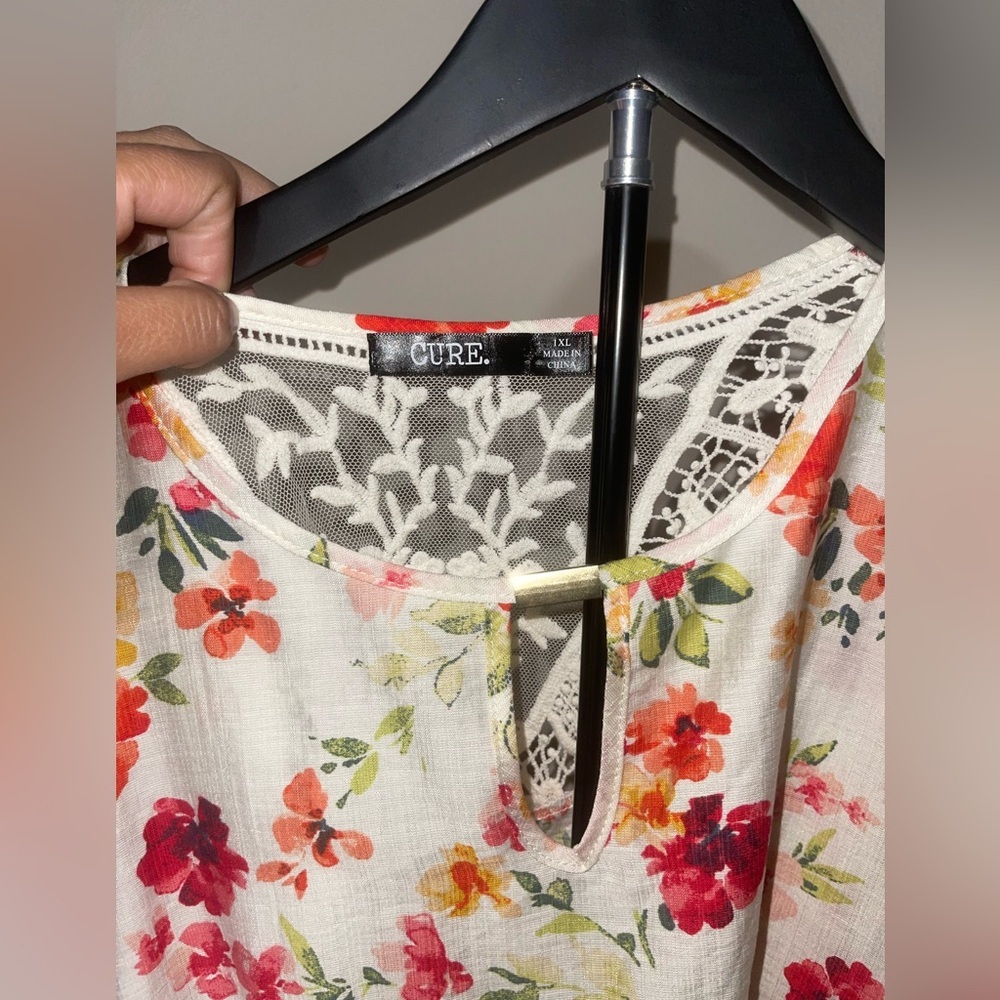 Floral Ruffle Sleeve Blouse - Picture 2 of 4